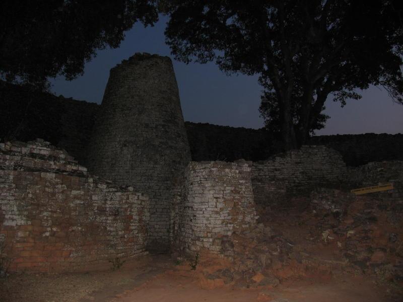 Zimbabwe-ruins_0562